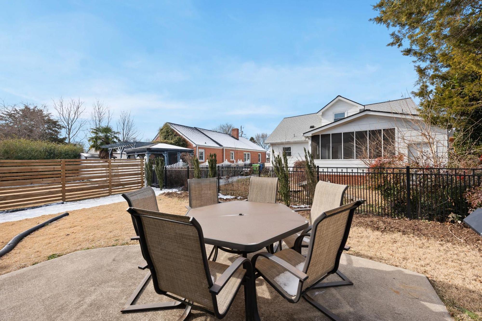 Charming Dt 3-Bed Bungalow With Fenced-In Yard Raleigh Exterior photo