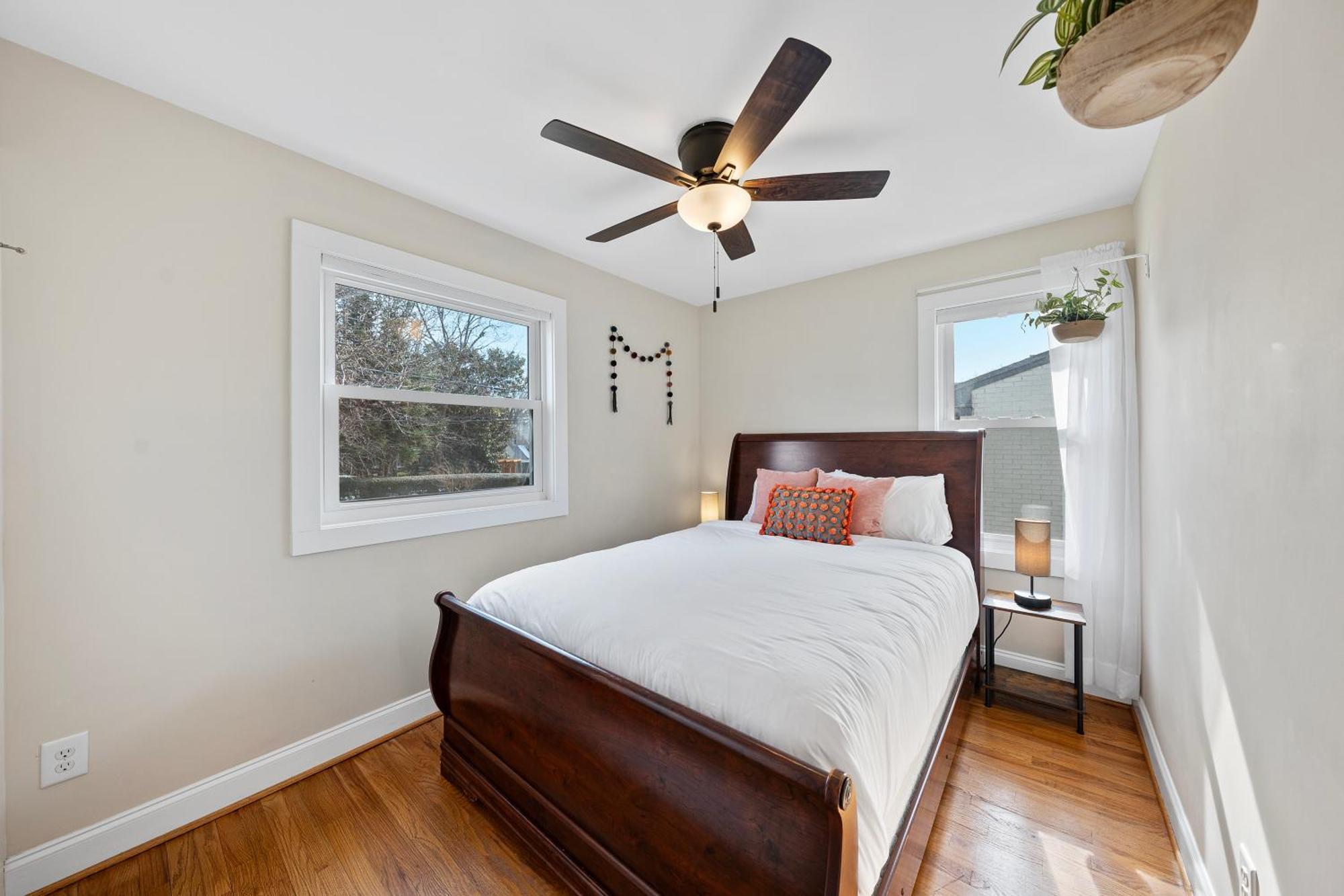 Charming Dt 3-Bed Bungalow With Fenced-In Yard Raleigh Exterior photo